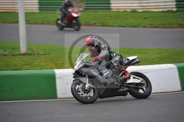 Mallory park Leicestershire;Mallory park photographs;Motorcycle action photographs;event digital images;eventdigitalimages;mallory park;no limits trackday;peter wileman photography;trackday;trackday digital images;trackday photos