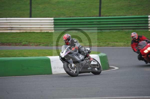 Mallory park Leicestershire;Mallory park photographs;Motorcycle action photographs;event digital images;eventdigitalimages;mallory park;no limits trackday;peter wileman photography;trackday;trackday digital images;trackday photos