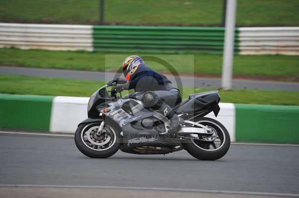 Mallory park Leicestershire;Mallory park photographs;Motorcycle action photographs;event digital images;eventdigitalimages;mallory park;no limits trackday;peter wileman photography;trackday;trackday digital images;trackday photos