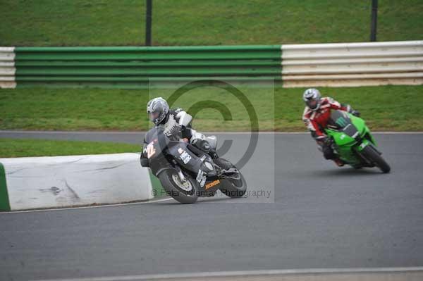 Mallory park Leicestershire;Mallory park photographs;Motorcycle action photographs;event digital images;eventdigitalimages;mallory park;no limits trackday;peter wileman photography;trackday;trackday digital images;trackday photos