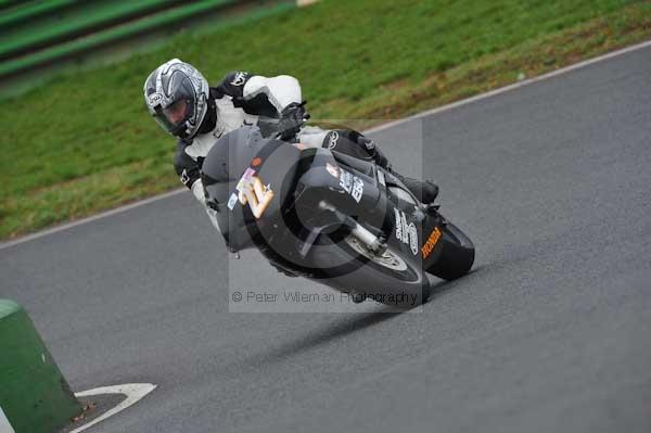 Mallory park Leicestershire;Mallory park photographs;Motorcycle action photographs;event digital images;eventdigitalimages;mallory park;no limits trackday;peter wileman photography;trackday;trackday digital images;trackday photos