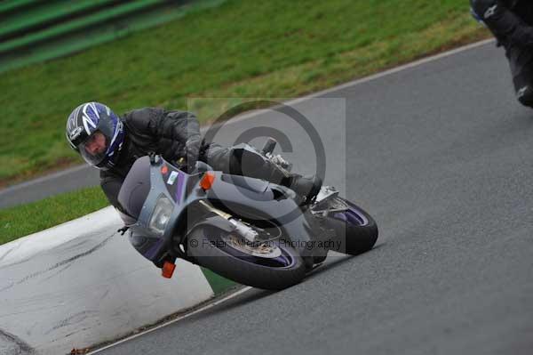 Mallory park Leicestershire;Mallory park photographs;Motorcycle action photographs;event digital images;eventdigitalimages;mallory park;no limits trackday;peter wileman photography;trackday;trackday digital images;trackday photos