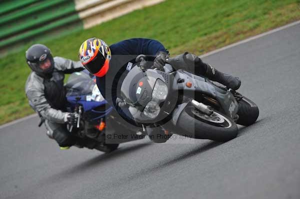 Mallory park Leicestershire;Mallory park photographs;Motorcycle action photographs;event digital images;eventdigitalimages;mallory park;no limits trackday;peter wileman photography;trackday;trackday digital images;trackday photos