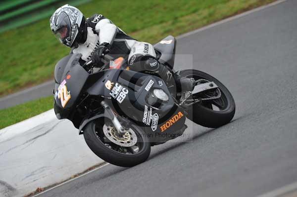 Mallory park Leicestershire;Mallory park photographs;Motorcycle action photographs;event digital images;eventdigitalimages;mallory park;no limits trackday;peter wileman photography;trackday;trackday digital images;trackday photos