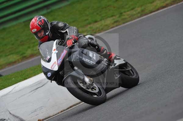 Mallory park Leicestershire;Mallory park photographs;Motorcycle action photographs;event digital images;eventdigitalimages;mallory park;no limits trackday;peter wileman photography;trackday;trackday digital images;trackday photos