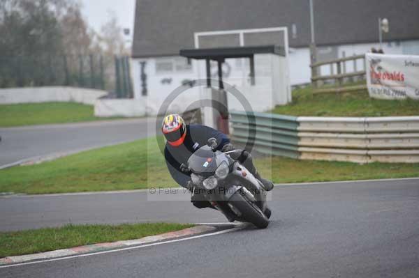 Mallory park Leicestershire;Mallory park photographs;Motorcycle action photographs;event digital images;eventdigitalimages;mallory park;no limits trackday;peter wileman photography;trackday;trackday digital images;trackday photos