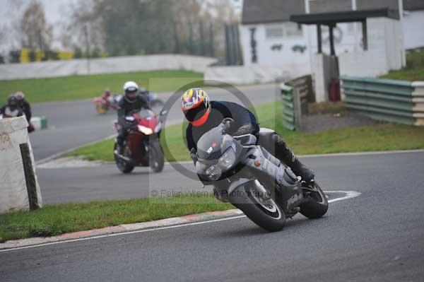 Mallory park Leicestershire;Mallory park photographs;Motorcycle action photographs;event digital images;eventdigitalimages;mallory park;no limits trackday;peter wileman photography;trackday;trackday digital images;trackday photos