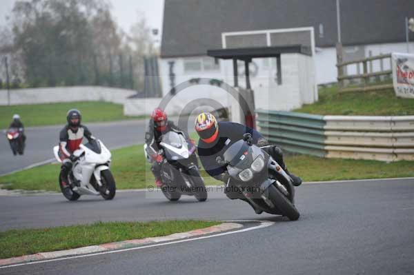 Mallory park Leicestershire;Mallory park photographs;Motorcycle action photographs;event digital images;eventdigitalimages;mallory park;no limits trackday;peter wileman photography;trackday;trackday digital images;trackday photos