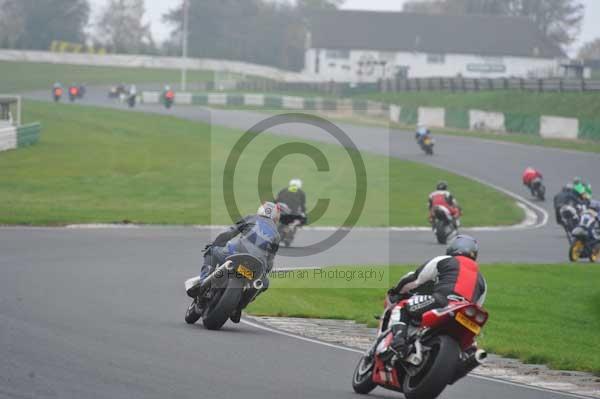 Mallory park Leicestershire;Mallory park photographs;Motorcycle action photographs;event digital images;eventdigitalimages;mallory park;no limits trackday;peter wileman photography;trackday;trackday digital images;trackday photos