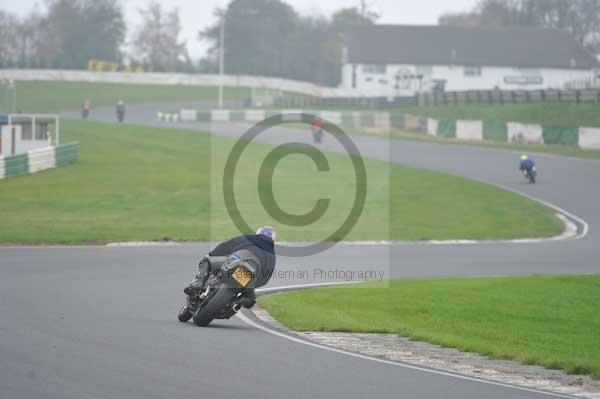 Mallory park Leicestershire;Mallory park photographs;Motorcycle action photographs;event digital images;eventdigitalimages;mallory park;no limits trackday;peter wileman photography;trackday;trackday digital images;trackday photos