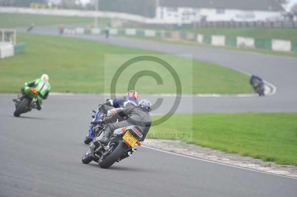 Mallory park Leicestershire;Mallory park photographs;Motorcycle action photographs;event digital images;eventdigitalimages;mallory park;no limits trackday;peter wileman photography;trackday;trackday digital images;trackday photos