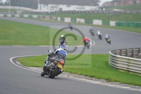 Mallory park Leicestershire;Mallory park photographs;Motorcycle action photographs;event digital images;eventdigitalimages;mallory park;no limits trackday;peter wileman photography;trackday;trackday digital images;trackday photos