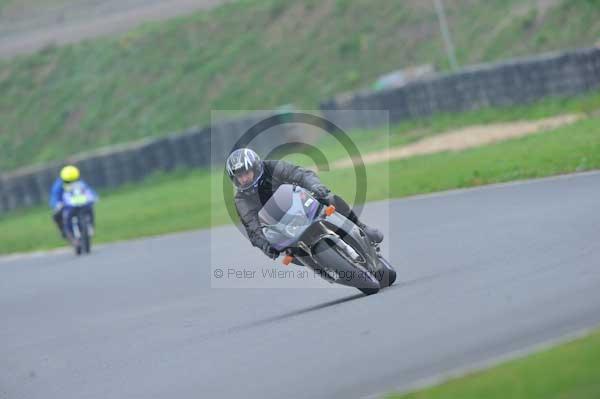 Mallory park Leicestershire;Mallory park photographs;Motorcycle action photographs;event digital images;eventdigitalimages;mallory park;no limits trackday;peter wileman photography;trackday;trackday digital images;trackday photos