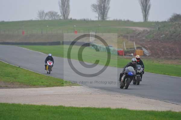 Mallory park Leicestershire;Mallory park photographs;Motorcycle action photographs;event digital images;eventdigitalimages;mallory park;no limits trackday;peter wileman photography;trackday;trackday digital images;trackday photos