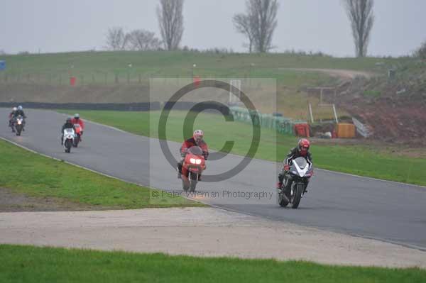 Mallory park Leicestershire;Mallory park photographs;Motorcycle action photographs;event digital images;eventdigitalimages;mallory park;no limits trackday;peter wileman photography;trackday;trackday digital images;trackday photos
