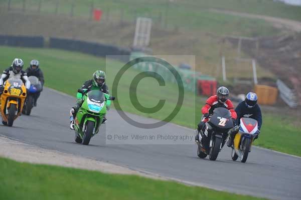 Mallory park Leicestershire;Mallory park photographs;Motorcycle action photographs;event digital images;eventdigitalimages;mallory park;no limits trackday;peter wileman photography;trackday;trackday digital images;trackday photos