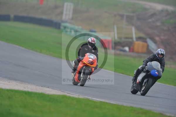 Mallory park Leicestershire;Mallory park photographs;Motorcycle action photographs;event digital images;eventdigitalimages;mallory park;no limits trackday;peter wileman photography;trackday;trackday digital images;trackday photos