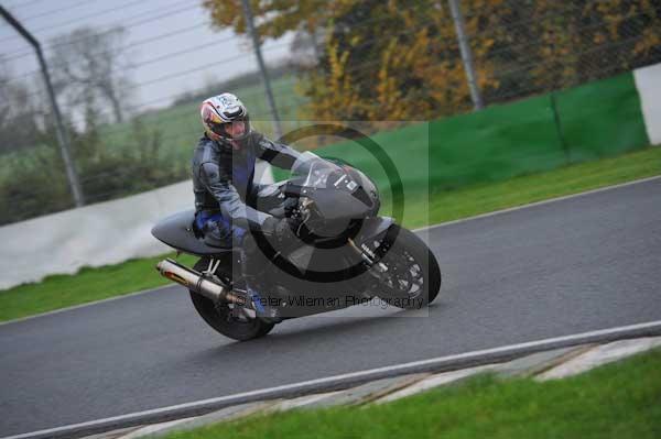 Mallory park Leicestershire;Mallory park photographs;Motorcycle action photographs;event digital images;eventdigitalimages;mallory park;no limits trackday;peter wileman photography;trackday;trackday digital images;trackday photos