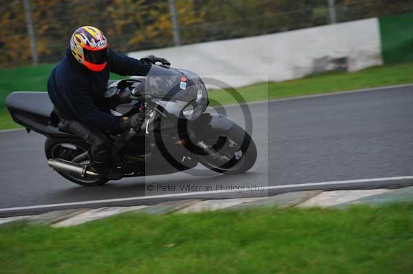 Mallory park Leicestershire;Mallory park photographs;Motorcycle action photographs;event digital images;eventdigitalimages;mallory park;no limits trackday;peter wileman photography;trackday;trackday digital images;trackday photos