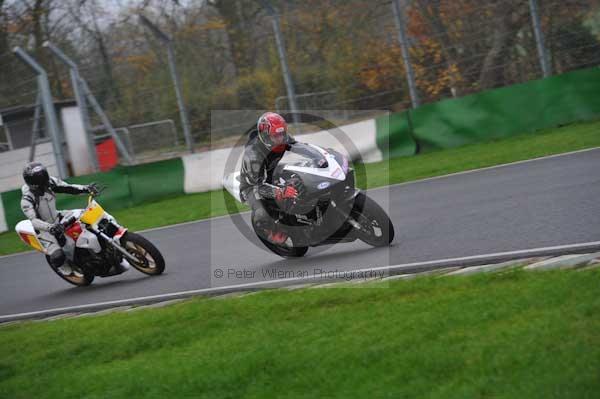 Mallory park Leicestershire;Mallory park photographs;Motorcycle action photographs;event digital images;eventdigitalimages;mallory park;no limits trackday;peter wileman photography;trackday;trackday digital images;trackday photos