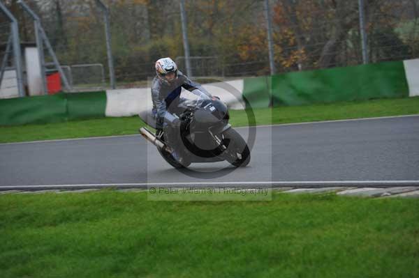 Mallory park Leicestershire;Mallory park photographs;Motorcycle action photographs;event digital images;eventdigitalimages;mallory park;no limits trackday;peter wileman photography;trackday;trackday digital images;trackday photos