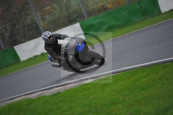 Mallory park Leicestershire;Mallory park photographs;Motorcycle action photographs;event digital images;eventdigitalimages;mallory park;no limits trackday;peter wileman photography;trackday;trackday digital images;trackday photos