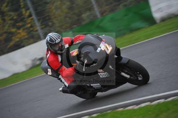 Mallory park Leicestershire;Mallory park photographs;Motorcycle action photographs;event digital images;eventdigitalimages;mallory park;no limits trackday;peter wileman photography;trackday;trackday digital images;trackday photos