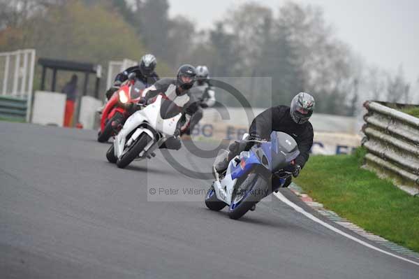 Mallory park Leicestershire;Mallory park photographs;Motorcycle action photographs;event digital images;eventdigitalimages;mallory park;no limits trackday;peter wileman photography;trackday;trackday digital images;trackday photos
