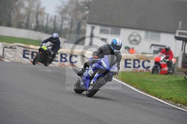Mallory park Leicestershire;Mallory park photographs;Motorcycle action photographs;event digital images;eventdigitalimages;mallory park;no limits trackday;peter wileman photography;trackday;trackday digital images;trackday photos