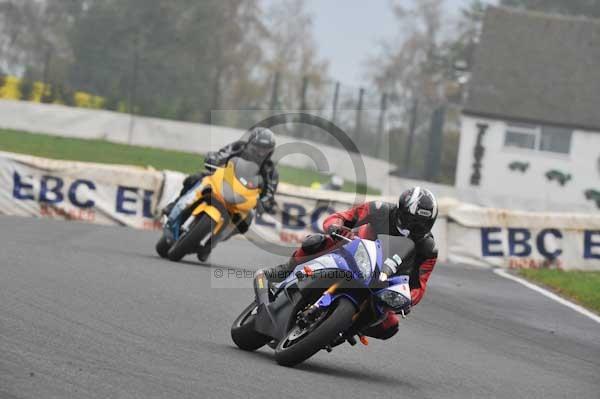 Mallory park Leicestershire;Mallory park photographs;Motorcycle action photographs;event digital images;eventdigitalimages;mallory park;no limits trackday;peter wileman photography;trackday;trackday digital images;trackday photos
