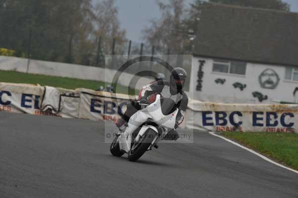 Mallory park Leicestershire;Mallory park photographs;Motorcycle action photographs;event digital images;eventdigitalimages;mallory park;no limits trackday;peter wileman photography;trackday;trackday digital images;trackday photos