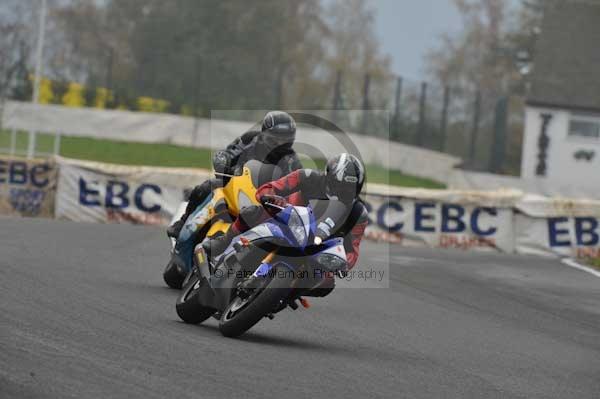 Mallory park Leicestershire;Mallory park photographs;Motorcycle action photographs;event digital images;eventdigitalimages;mallory park;no limits trackday;peter wileman photography;trackday;trackday digital images;trackday photos