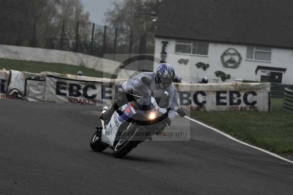 Mallory park Leicestershire;Mallory park photographs;Motorcycle action photographs;event digital images;eventdigitalimages;mallory park;no limits trackday;peter wileman photography;trackday;trackday digital images;trackday photos