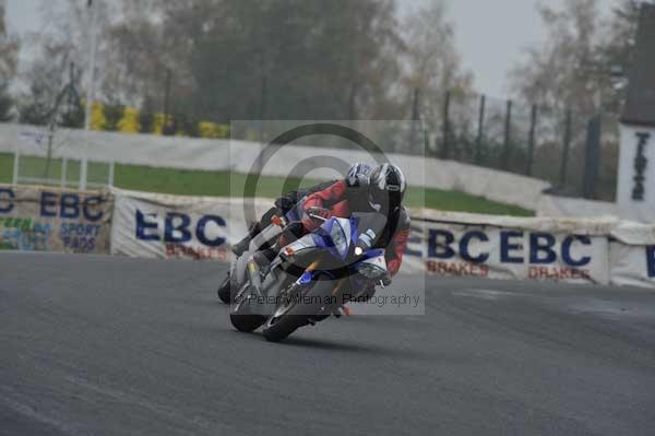 Mallory park Leicestershire;Mallory park photographs;Motorcycle action photographs;event digital images;eventdigitalimages;mallory park;no limits trackday;peter wileman photography;trackday;trackday digital images;trackday photos