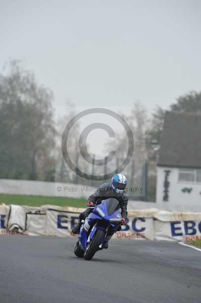 Mallory park Leicestershire;Mallory park photographs;Motorcycle action photographs;event digital images;eventdigitalimages;mallory park;no limits trackday;peter wileman photography;trackday;trackday digital images;trackday photos