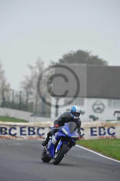 Mallory park Leicestershire;Mallory park photographs;Motorcycle action photographs;event digital images;eventdigitalimages;mallory park;no limits trackday;peter wileman photography;trackday;trackday digital images;trackday photos