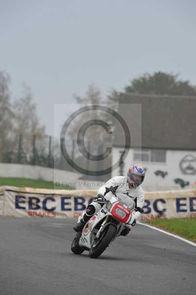 Mallory park Leicestershire;Mallory park photographs;Motorcycle action photographs;event digital images;eventdigitalimages;mallory park;no limits trackday;peter wileman photography;trackday;trackday digital images;trackday photos