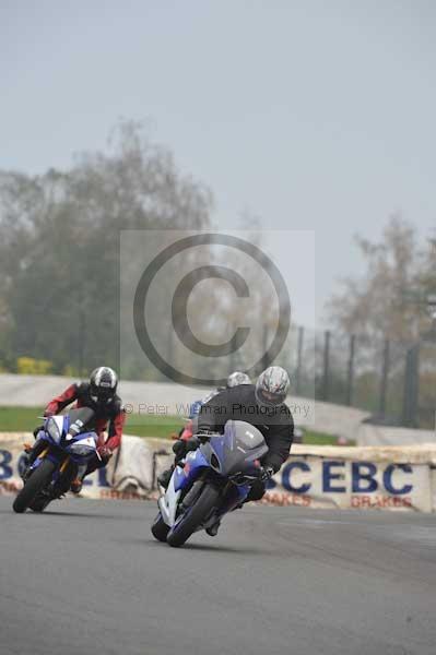 Mallory park Leicestershire;Mallory park photographs;Motorcycle action photographs;event digital images;eventdigitalimages;mallory park;no limits trackday;peter wileman photography;trackday;trackday digital images;trackday photos