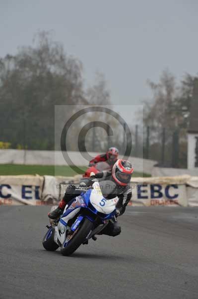 Mallory park Leicestershire;Mallory park photographs;Motorcycle action photographs;event digital images;eventdigitalimages;mallory park;no limits trackday;peter wileman photography;trackday;trackday digital images;trackday photos