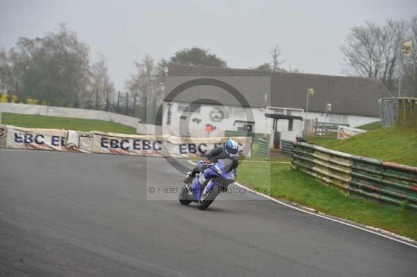 Mallory park Leicestershire;Mallory park photographs;Motorcycle action photographs;event digital images;eventdigitalimages;mallory park;no limits trackday;peter wileman photography;trackday;trackday digital images;trackday photos