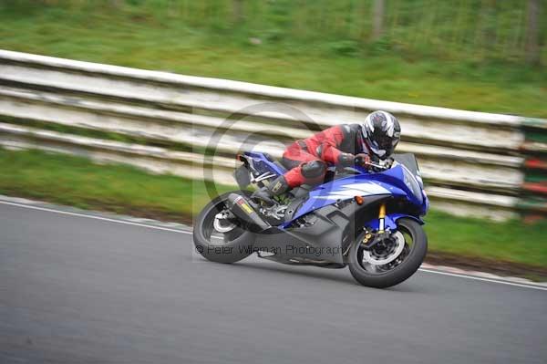 Mallory park Leicestershire;Mallory park photographs;Motorcycle action photographs;event digital images;eventdigitalimages;mallory park;no limits trackday;peter wileman photography;trackday;trackday digital images;trackday photos