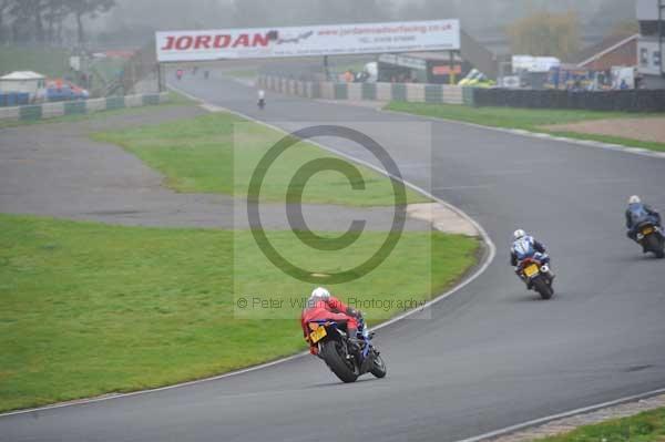 Mallory park Leicestershire;Mallory park photographs;Motorcycle action photographs;event digital images;eventdigitalimages;mallory park;no limits trackday;peter wileman photography;trackday;trackday digital images;trackday photos