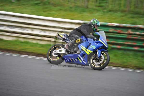 Mallory park Leicestershire;Mallory park photographs;Motorcycle action photographs;event digital images;eventdigitalimages;mallory park;no limits trackday;peter wileman photography;trackday;trackday digital images;trackday photos
