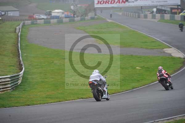 Mallory park Leicestershire;Mallory park photographs;Motorcycle action photographs;event digital images;eventdigitalimages;mallory park;no limits trackday;peter wileman photography;trackday;trackday digital images;trackday photos