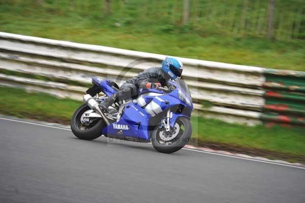 Mallory park Leicestershire;Mallory park photographs;Motorcycle action photographs;event digital images;eventdigitalimages;mallory park;no limits trackday;peter wileman photography;trackday;trackday digital images;trackday photos