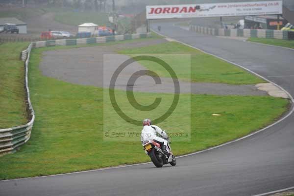 Mallory park Leicestershire;Mallory park photographs;Motorcycle action photographs;event digital images;eventdigitalimages;mallory park;no limits trackday;peter wileman photography;trackday;trackday digital images;trackday photos
