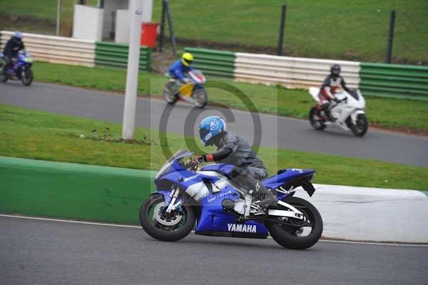 Mallory park Leicestershire;Mallory park photographs;Motorcycle action photographs;event digital images;eventdigitalimages;mallory park;no limits trackday;peter wileman photography;trackday;trackday digital images;trackday photos