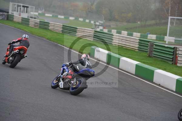 Mallory park Leicestershire;Mallory park photographs;Motorcycle action photographs;event digital images;eventdigitalimages;mallory park;no limits trackday;peter wileman photography;trackday;trackday digital images;trackday photos