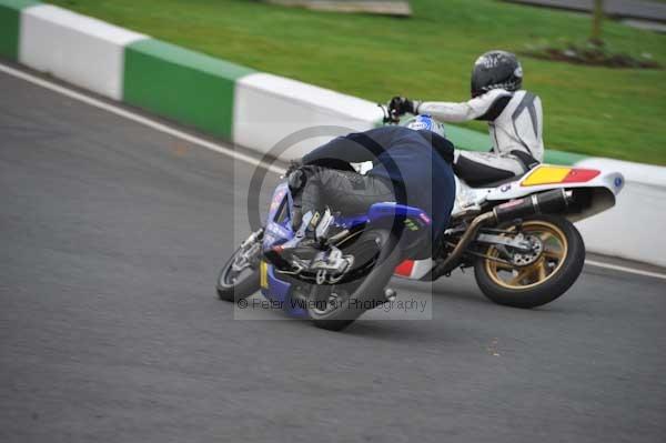 Mallory park Leicestershire;Mallory park photographs;Motorcycle action photographs;event digital images;eventdigitalimages;mallory park;no limits trackday;peter wileman photography;trackday;trackday digital images;trackday photos