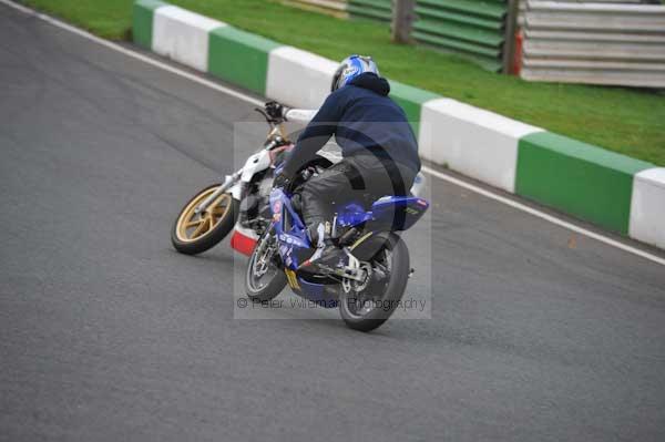 Mallory park Leicestershire;Mallory park photographs;Motorcycle action photographs;event digital images;eventdigitalimages;mallory park;no limits trackday;peter wileman photography;trackday;trackday digital images;trackday photos
